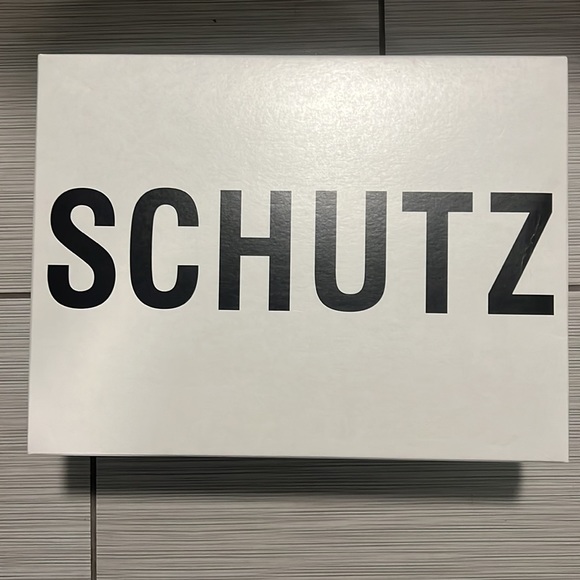 Silver heels - Picture 2 of 3